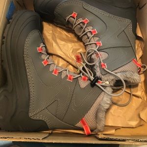 Girls size 6 snow boots